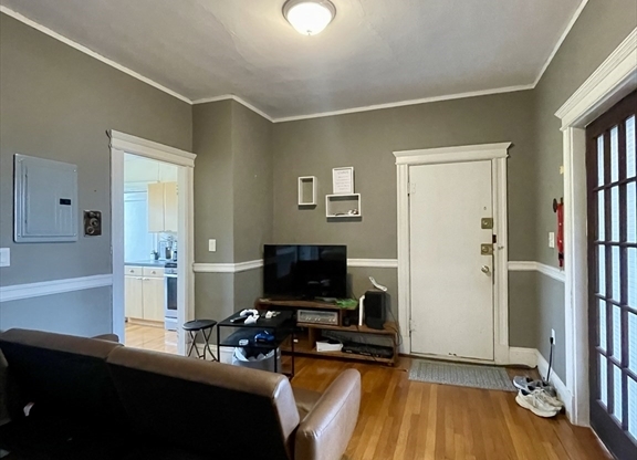 12 GREENWAY CT