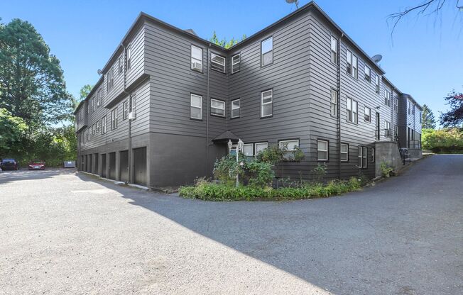 2 beds, 1 bath, 750 sqft, $1,660, Unit 2
