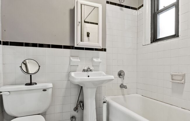 Studio, 1 bath, $2,500, Unit 4I