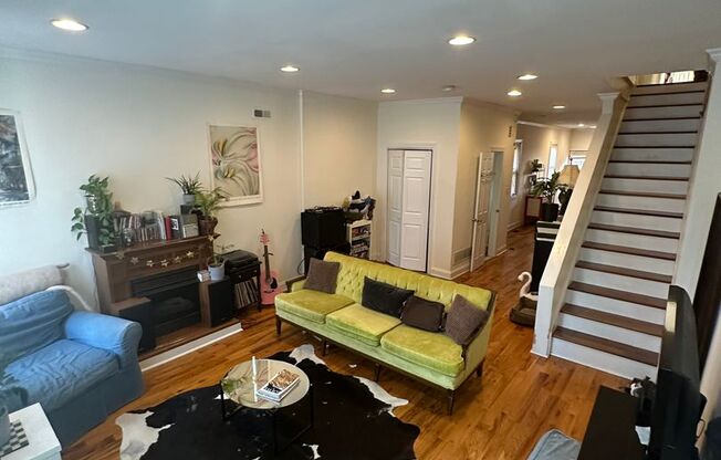 Spacious, Renovated 4BR/2.5BTH w/ HW Floors, A/C, W/D, Yard