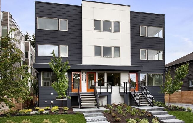 Beautifully Situated Fremont Townhouse