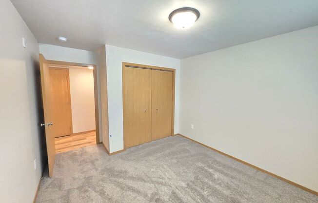 2 beds, 1 bath, 1,090 sqft, $1,230, Unit 3400 303