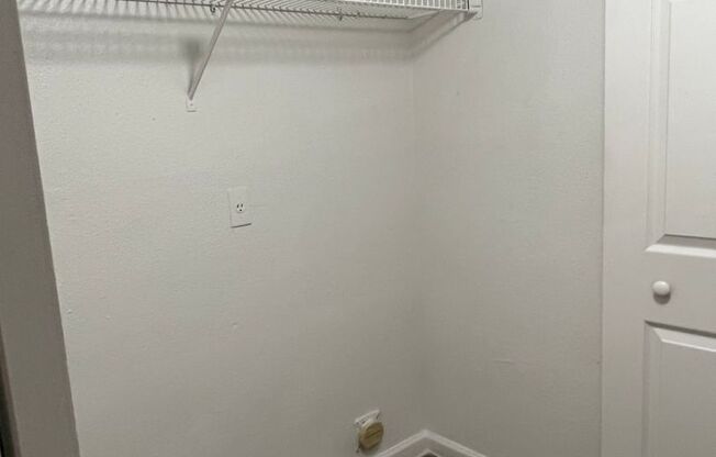 2 beds, 2 baths, 1,003 sqft, $1,050, Unit 0911