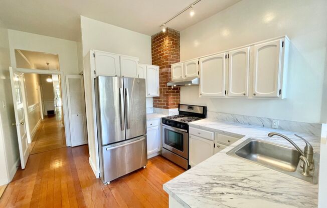 Full Floor, 1,725sqft, 3br/1.5 bath Buena Vista Park Edwardian Flat!  Parking! Storage! Laundry! Pets OK! PROGRESSIVE