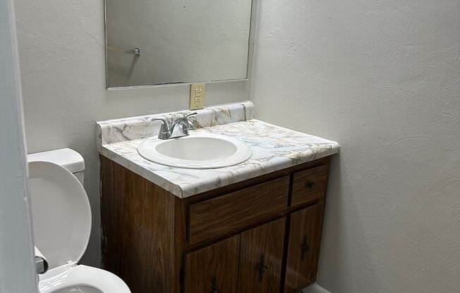 2 beds, 1 bath, 850 sqft, $1,040, Unit 2-H