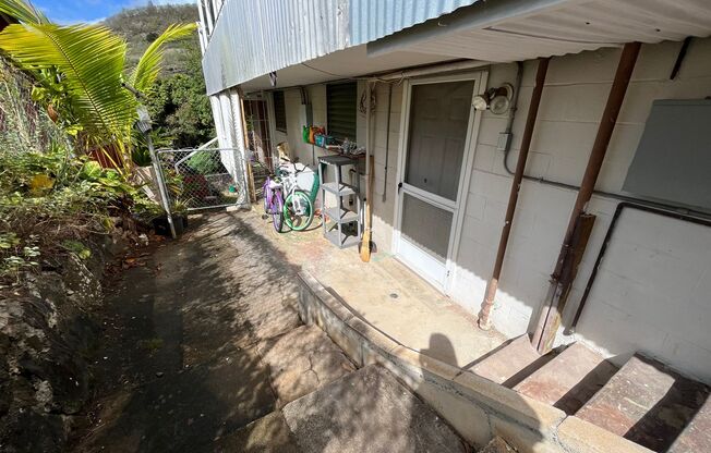 Studio, 1 bath, 300 sqft, $1,500, Unit Studio (middle)