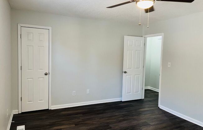 3 beds, 2.5 baths, 1,232 sqft, $1,295, Unit Unit 5614