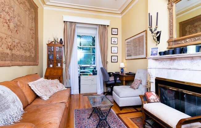 30 COMMONWEALTH AVE