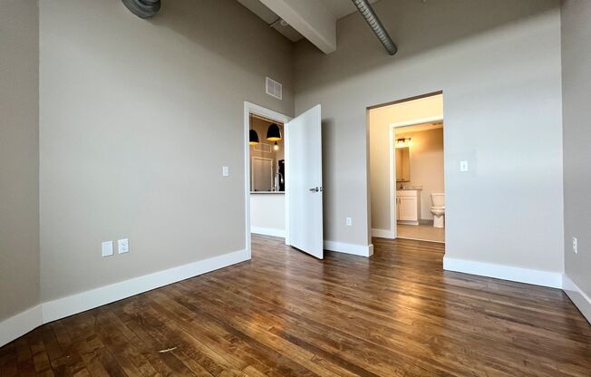 2 beds, 2 baths, 957 sqft, $2,400, Unit UNIT 611