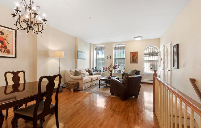 316 W 116 ST