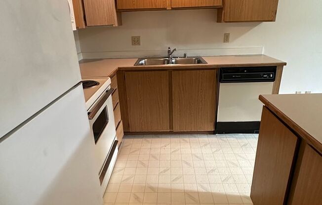 2 beds, 1.5 baths, 950 sqft, $1,600, Unit A103