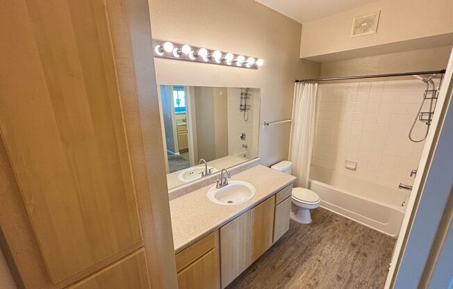 2 beds, 2 baths, $1,295, Unit UNIT 2080
