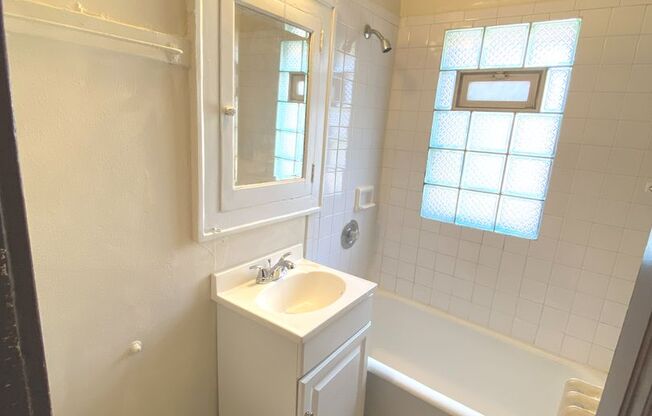 Studio, 1 bath, $775, Unit 303