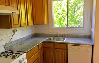 2 beds, 1 bath, $2,250, Unit 301