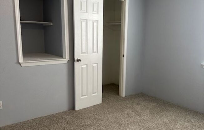 2 beds, 1.5 baths, 992 sqft, $780, Unit 202E