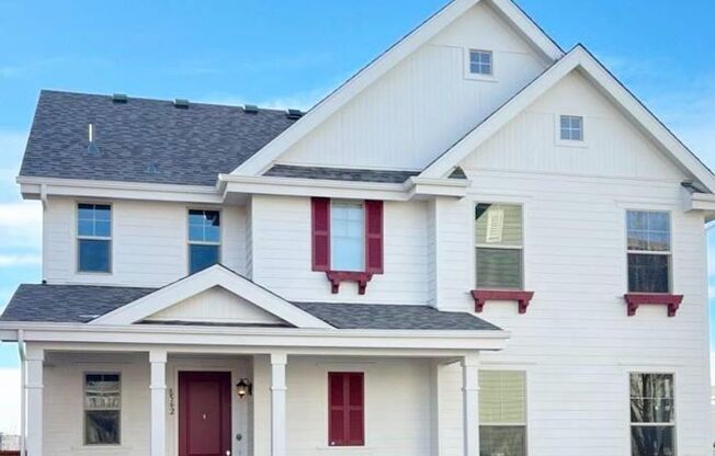 4 Bedroom single family home in Central Park with Solar Panels.