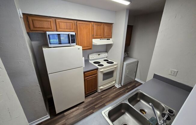 1 bed, 1 bath, $950, Unit # 34