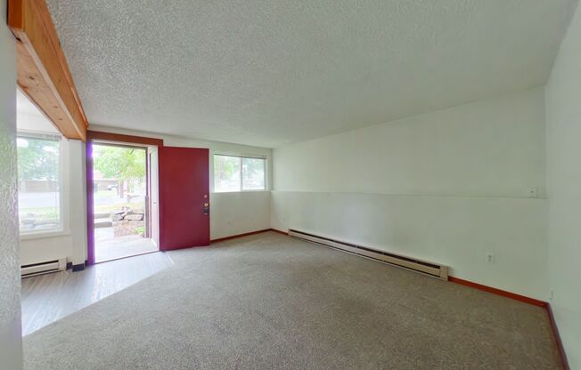 Pet Friendly! Ground Level 2 Bed Apartment in Great Location! Walk to Everything!