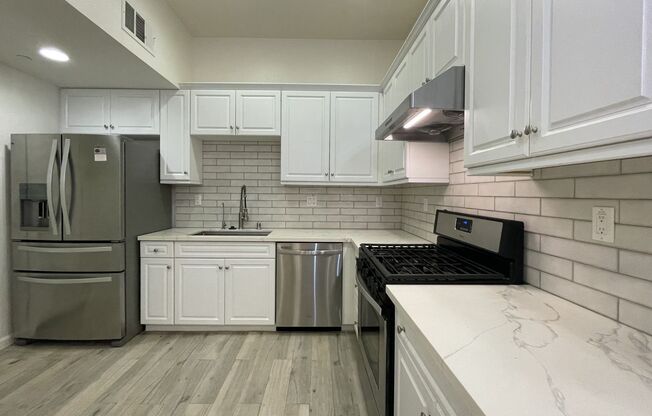 3 beds, 2.5 baths, $2,900, Unit Unit H