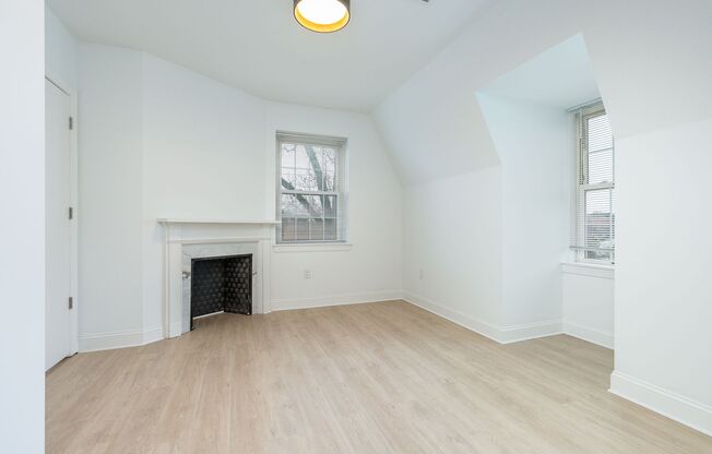 2 beds, 2 baths, 1,022 sqft, $2,795, Unit PH-16