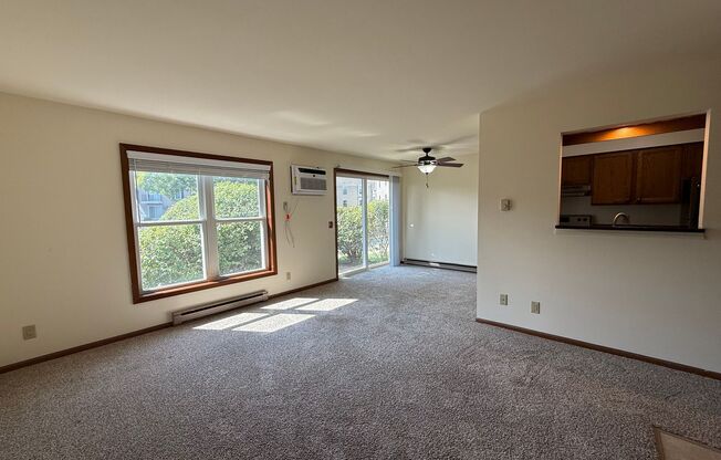 2 beds, 2 baths, 950 sqft, $1,625, Unit 7657CA