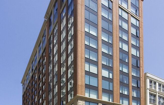 1BR/1BA 837sqft! Condo! Parking! Laundry! Views! Pets! Roof Deck! PROGRESSIVE