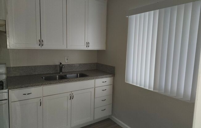 M-5729/5731 California Ave 7 Units