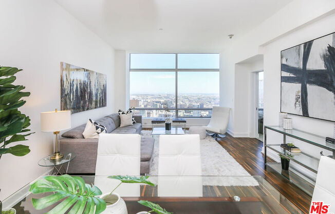 1 bed, 2 baths, 1,000 sqft, $5,999, Unit 31E