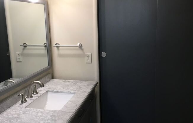 Studio, 1 bath, 380 sqft, $895, Unit 6