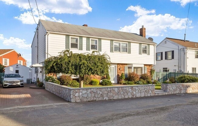 19 SWAN AVE