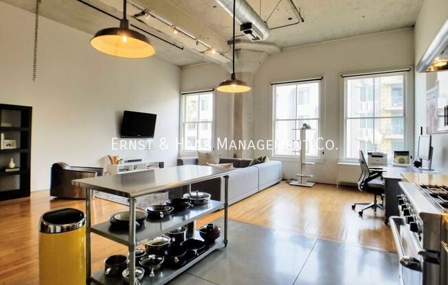 115 W 4 ST