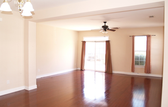 3 beds, 2.5 baths, $1,900, Unit UNIT A