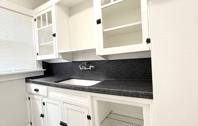 1 bed, 1 bath, $1,000, Unit B3606