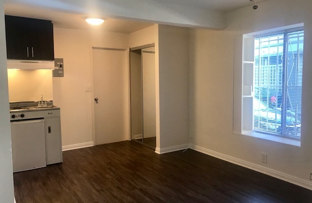 Studio, 1 bath, 250 sqft, $1,595, Unit 18