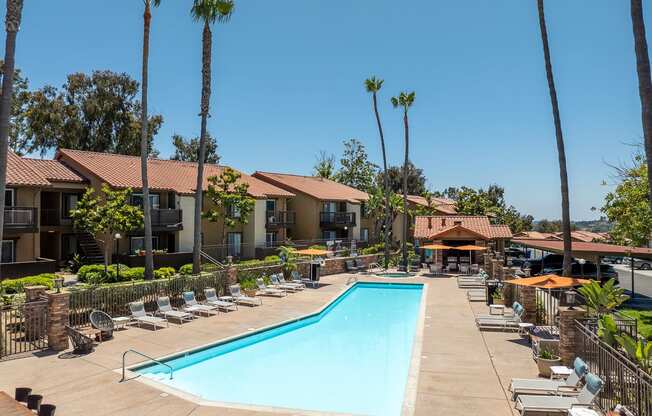 the pool at the club at canyonlands apartments