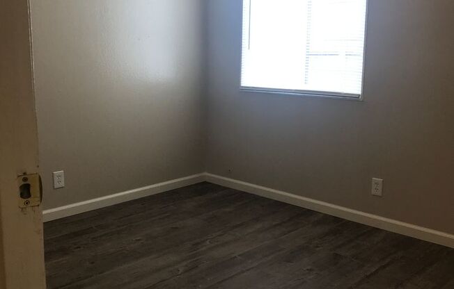 2 beds, 1 bath, $2,150, Unit T22
