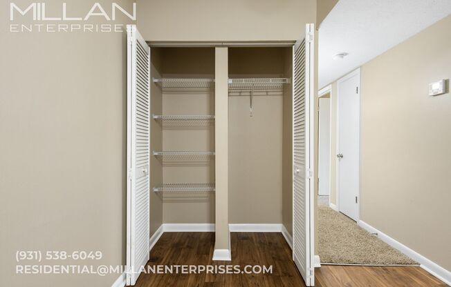 2 beds, 1 bath, 650 sqft, $975, Unit 100 Valley View Drive; Apt. B15