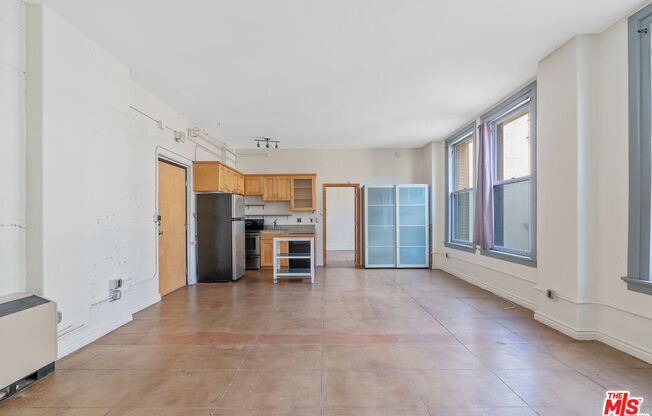 215 W 7th St