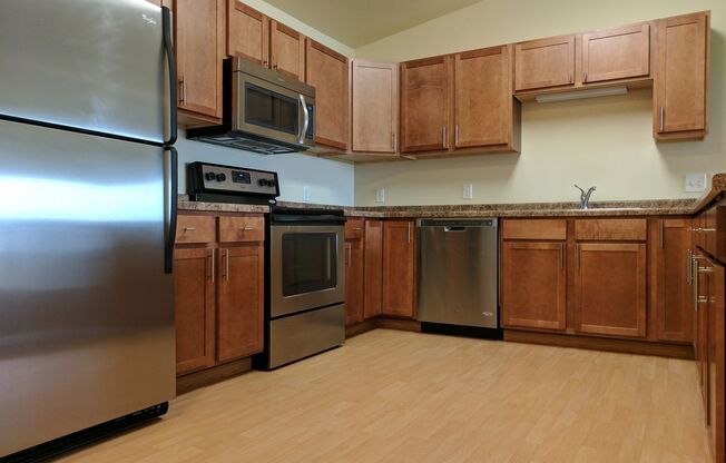 3 beds, 2 baths, 1,170 sqft, $1,380, Unit 5160-311