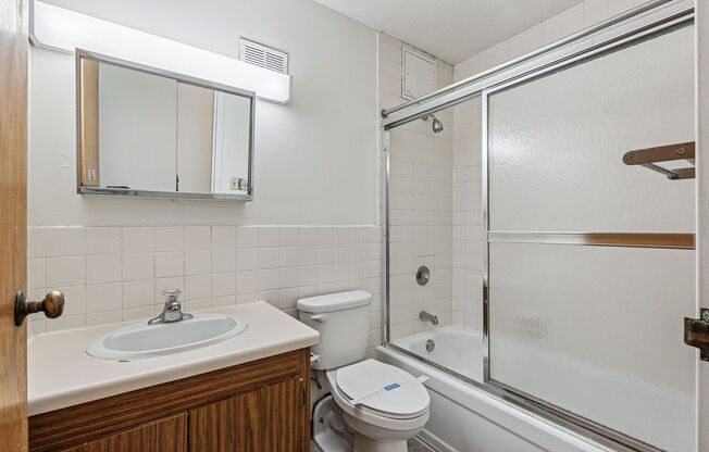 1 bed, 1 bath, 555 sqft, $1,180, Unit 303