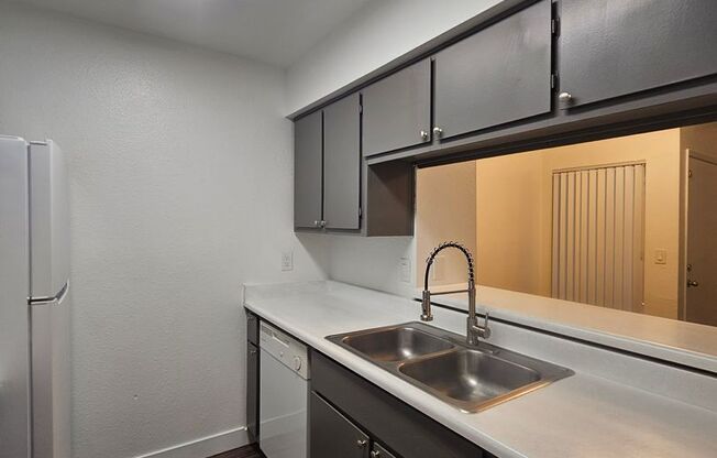 1 bed, 1 bath, 580 sqft, $995, Unit 123