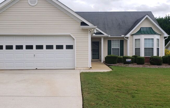 Nice 3 bed 2 bath home in Lithonia close to I-20.
