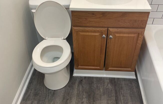 2 beds, 1 bath, $880, Unit 808