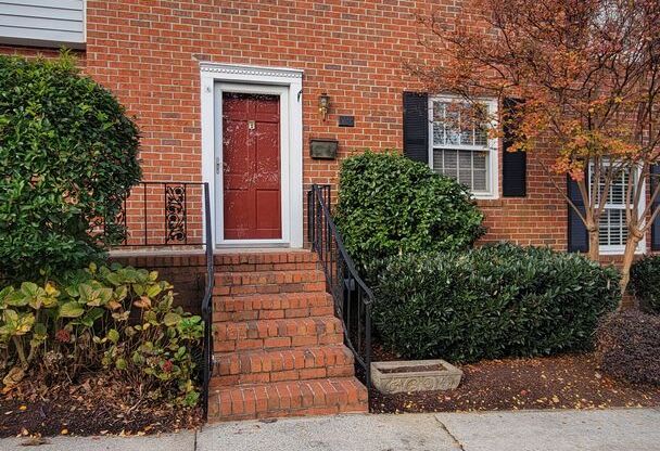 2 Bed, 1.5 Bath Townhome in Greenville is Available