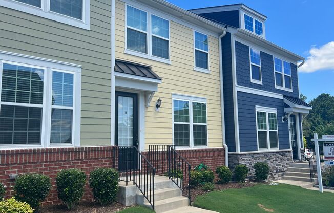 3 Bed | 2.5 Bath Townhouse with Loft in Wake Forest