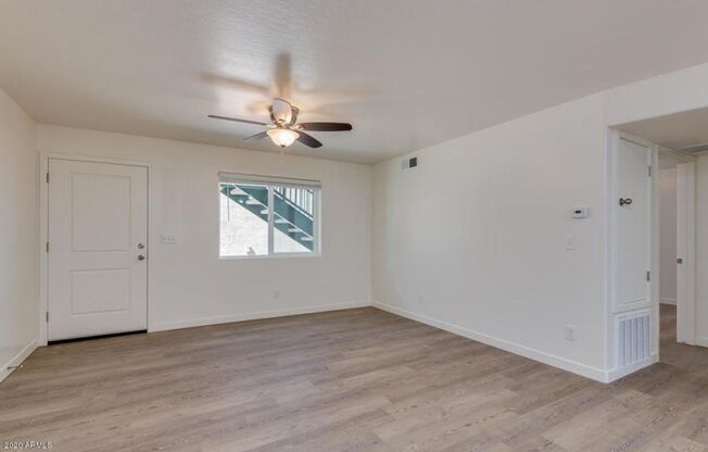 2 beds, 1 bath, $1,300, Unit # #D