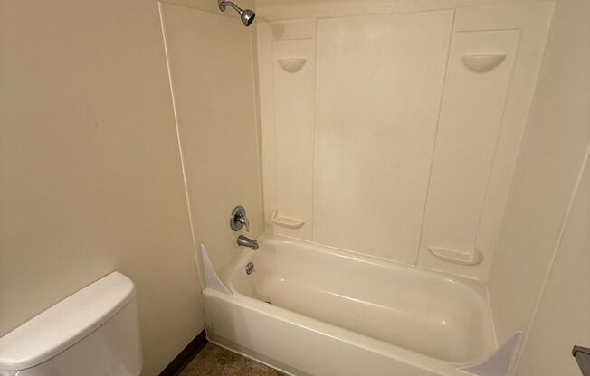 2 beds, 1 bath, 825 sqft, $1,245, Unit 233