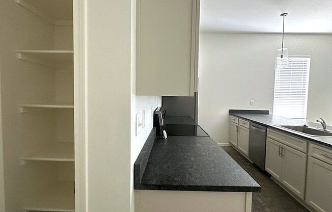 Overton Square Flat Now Available for lease @ 78 N. Rembert!