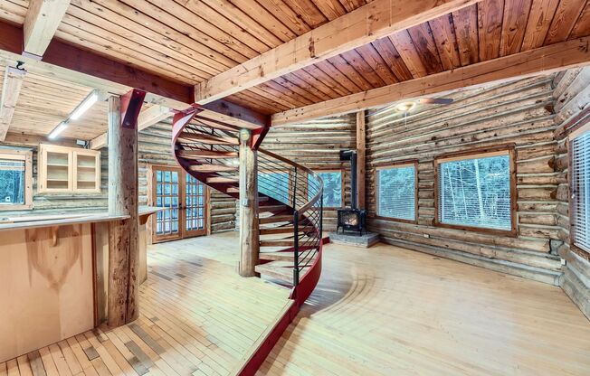 Stunning 3-Bedroom Log Cabin Home in Carnation!!
