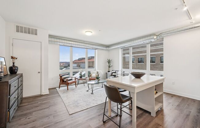 2 beds, 2 baths, 945 sqft, $1,925, Unit 606